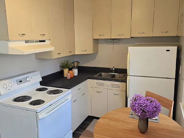 500 W 16th St #6 — Photo 10