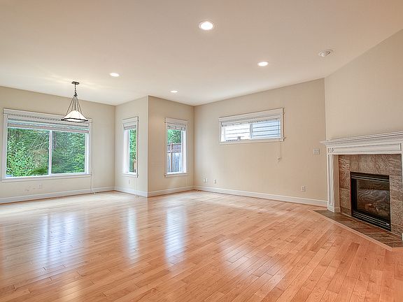 5th image of 3262 NE Marquette Way