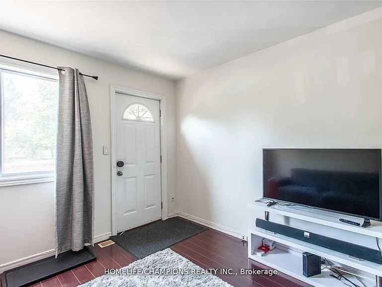 106 Lamb Ave — Photo 3