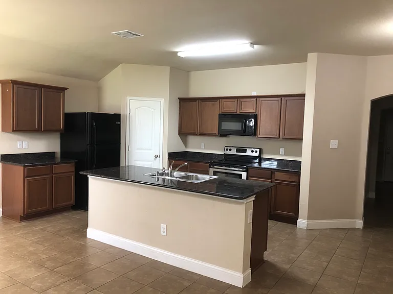 2127 Meadow View Dr — Photo 9