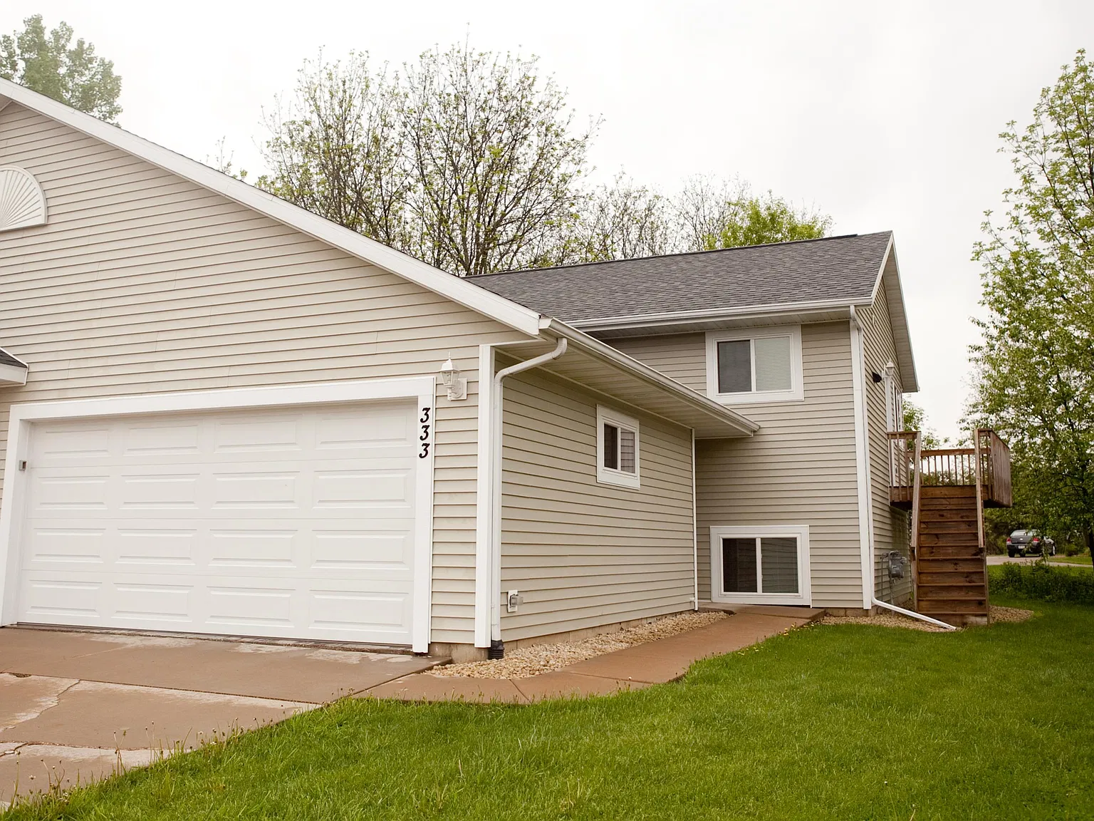 331/333 O'Fallon Ct W - 333 — Photo 1