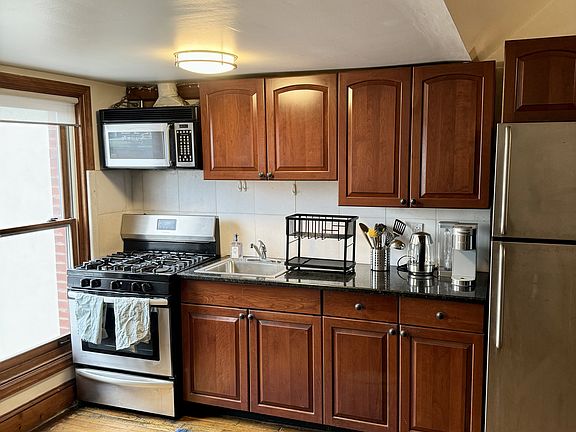 2nd image of 170 Atlantic Ave APT 1