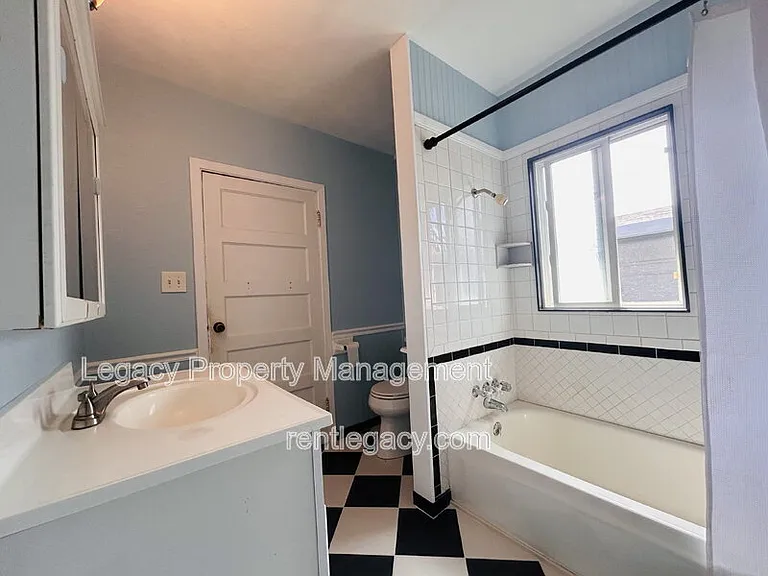 653 Alhambra St — Photo 12