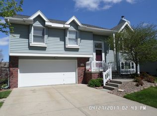 1060 Wilmont St, Fremont, NE 68025