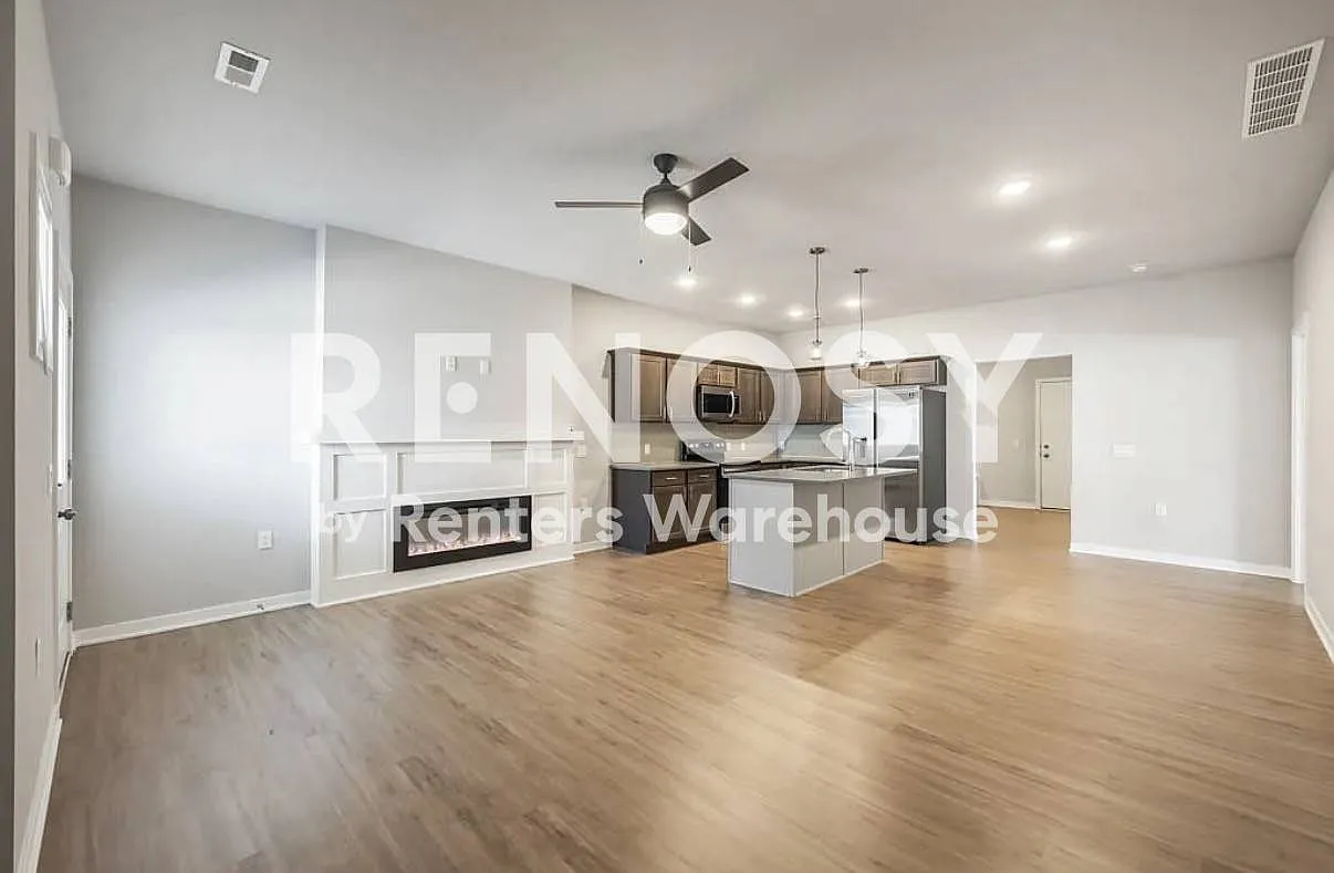 Two Bedroom Townhouse — Photo 3
