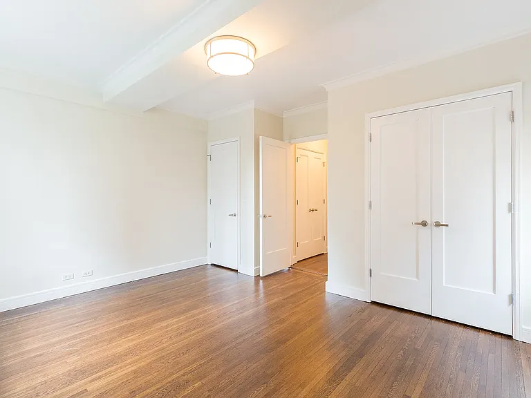 210 W 70th St #511 — Photo 2