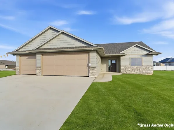 812 Almond Ave, Harrisburg, SD 57032