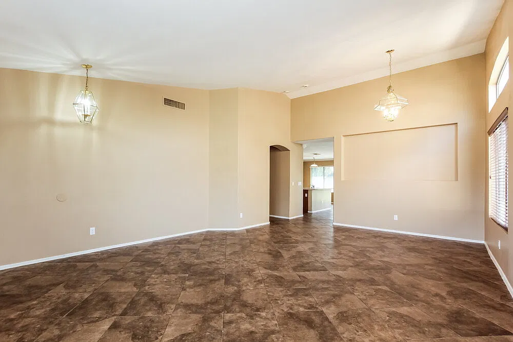 4 bed, 2.0 bath, 2214 sqft, $2,275 — Photo 3