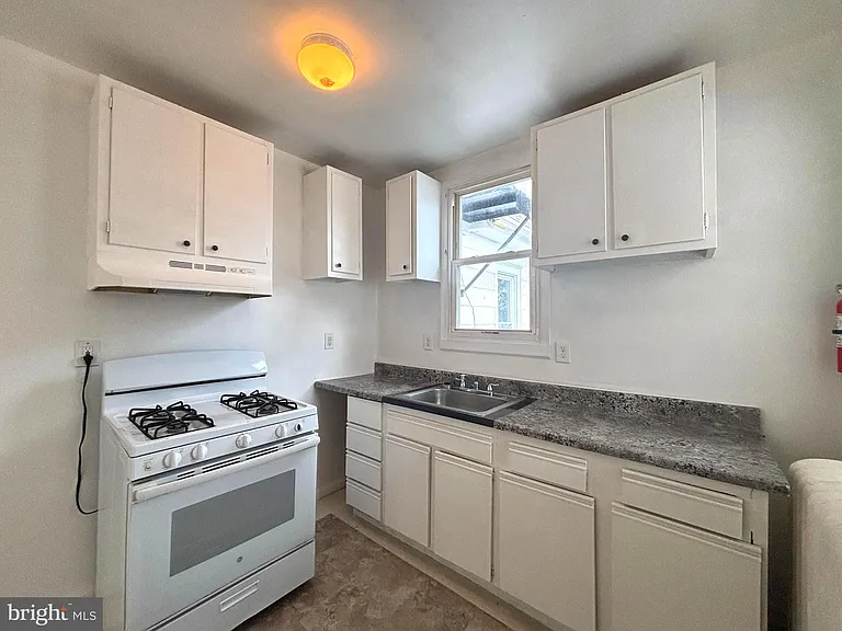 49 Hopkins St — Photo 3