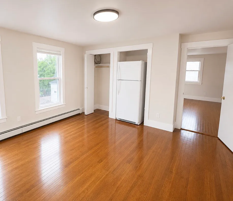 3 bed, 1150 sqft, $2,500 — Photo 3