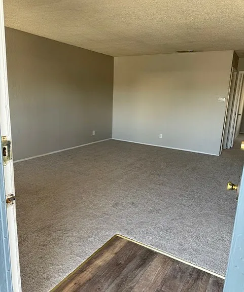 933 W Lincoln Rd — Photo 2