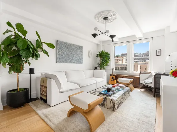 365 West 20th Street image 1 of 15