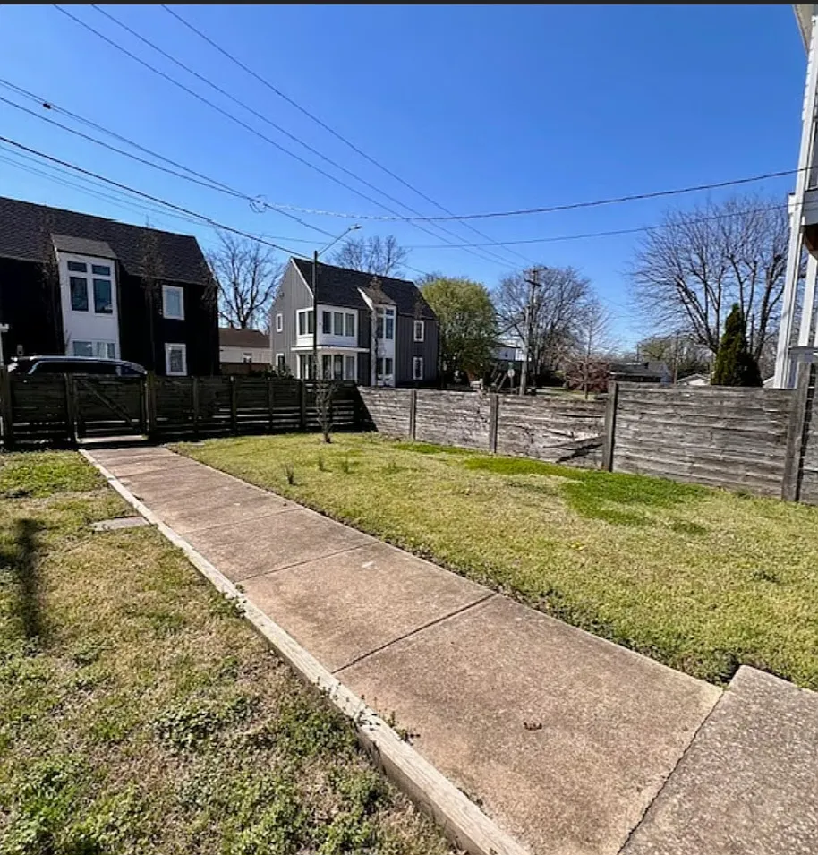 3 bed, 1560 sqft, $2,400 — Photo 3