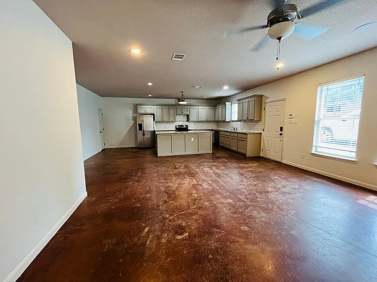2801 Sandage Ave — Photo 7