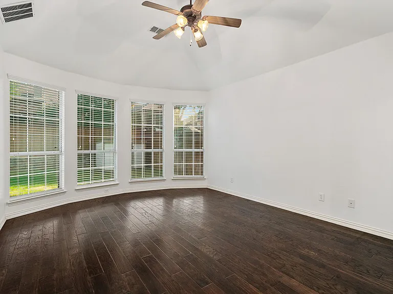 1181 Capital Dr — Photo 5