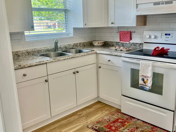 1945 Rainbow Dr, Clearwater, FL 33765