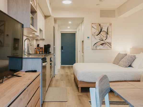 1488 Bertram St #1307, Kelowna, BC V1Y 2G2