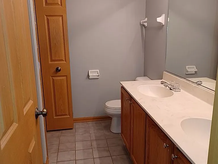 2476 Amber Ln — Photo 5