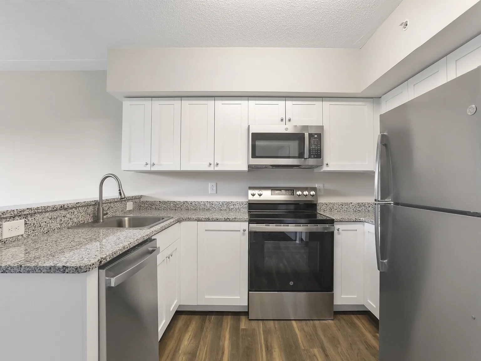 233 Lowe Dr — Photo 2