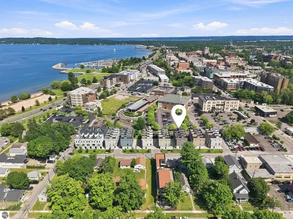 128 Gillis St, Traverse City, MI 49684