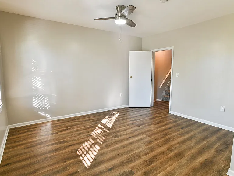 226 Forster St — Photo 24