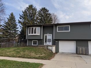 4801 Anniversary Ln, Madison, WI 53704
