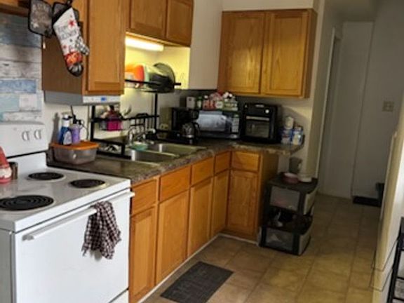 2nd image of 1909 Wood St #1909