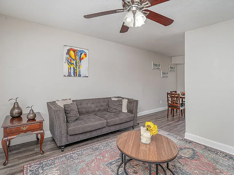 2 bed, 838 sqft, $1,399 — Photo 3