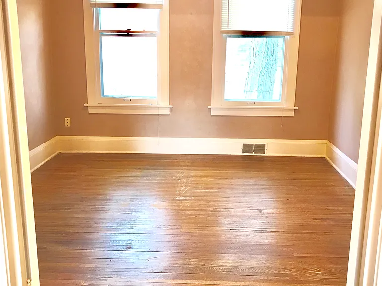 584 Rose Ave E #1 — Photo 3
