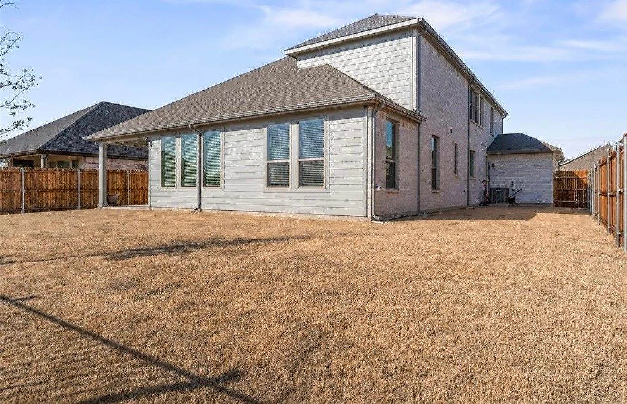 5 bed, 3565 sqft, $3,350 — Photo 4