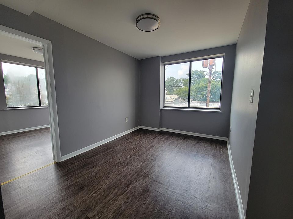 2nd image of 306 Main St #8E
