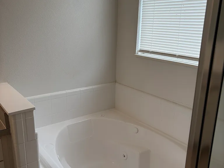 906 Glen Abbey Cir — Photo 14