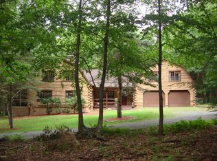 112 Pawnee Rd, Shohola, PA 18458