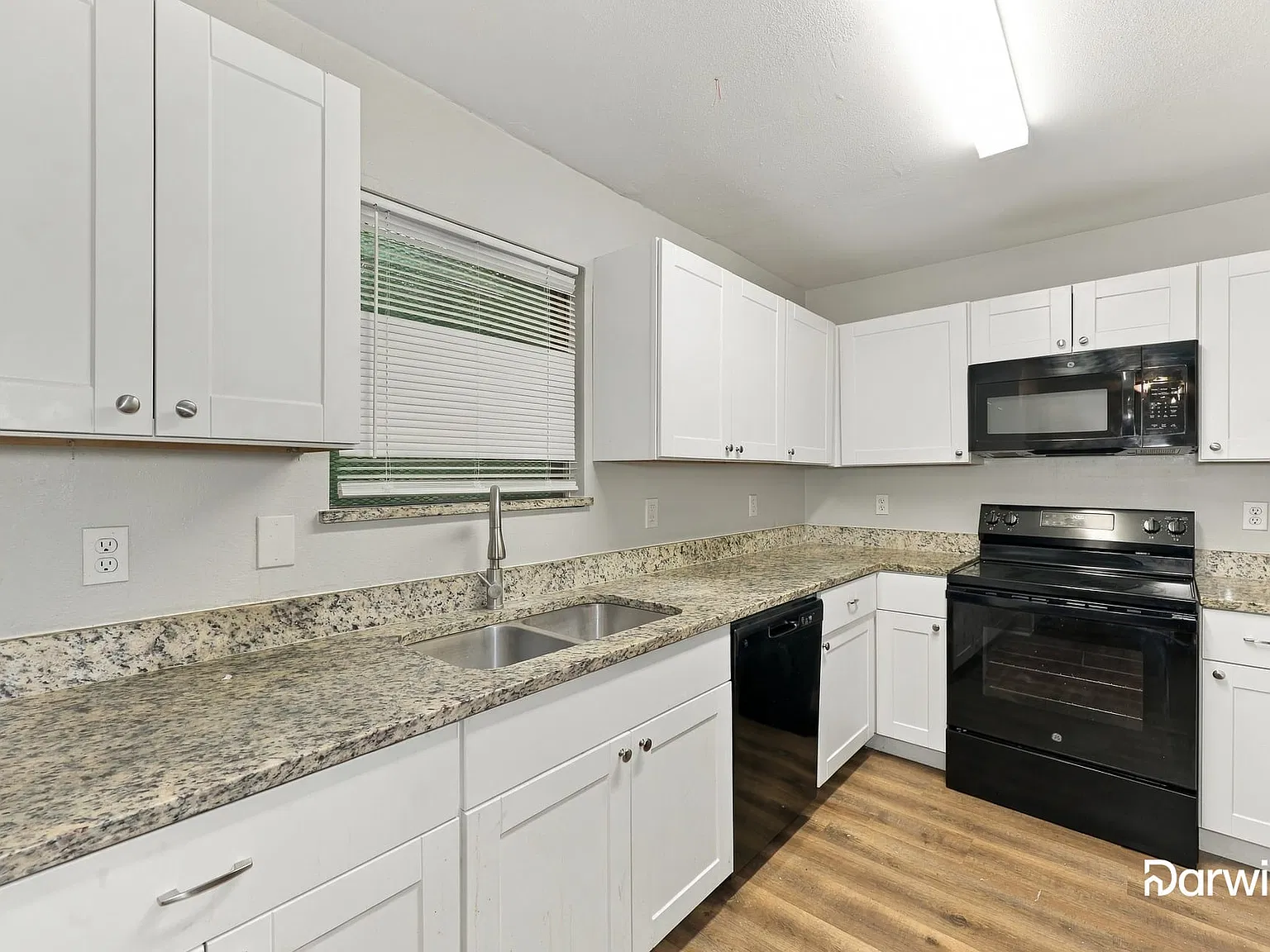 3 bed, 2.0 bath, 1347 sqft, $1,475 — Photo 3