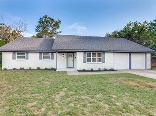 329 Chateau Dr, Fort Worth, TX 76134