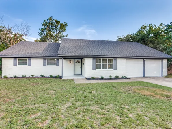 329 Chateau Dr, Fort Worth, TX 76134