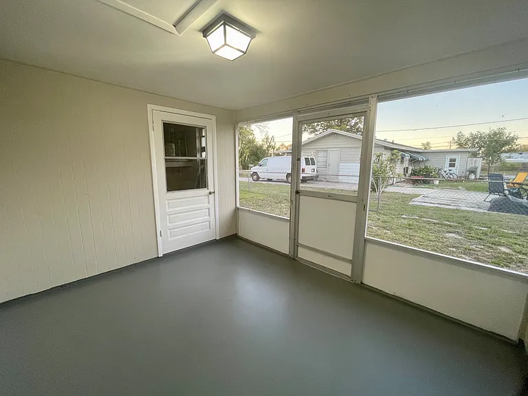 619 Shore Rd — Photo 16