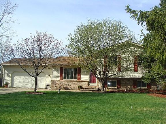 3rd image of 256 Davis Lake Dr