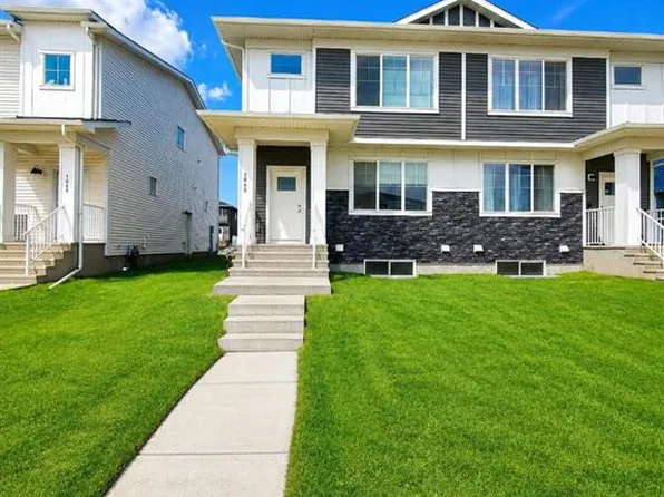 1045 W Lakeview Dr, Chestermere, AB T1X 2T2