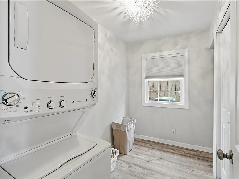 3811 Pretty Lake Ave #B — Photo 17