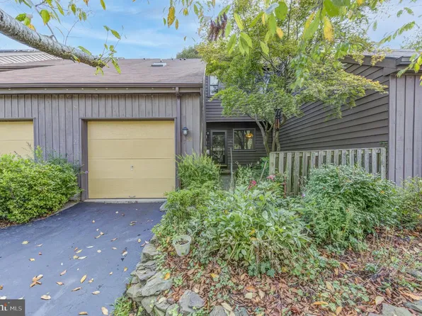 20 Rebecca Ct, Ewing, NJ 08628