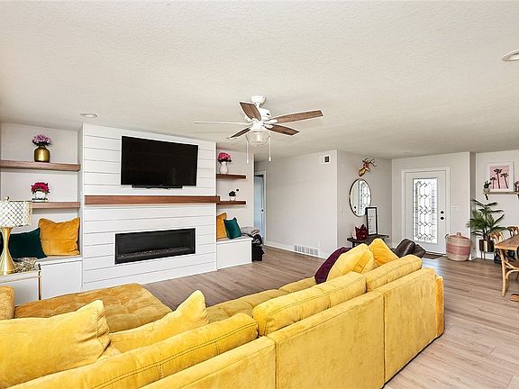 3rd image of 1709 McKay Dr