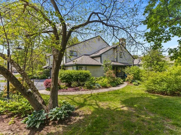 25 Lake Forest Drive, Burlington, VT 05401