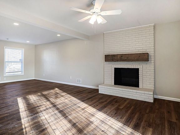 3rd image of 303-405 Hawthorne Ct #403-A
