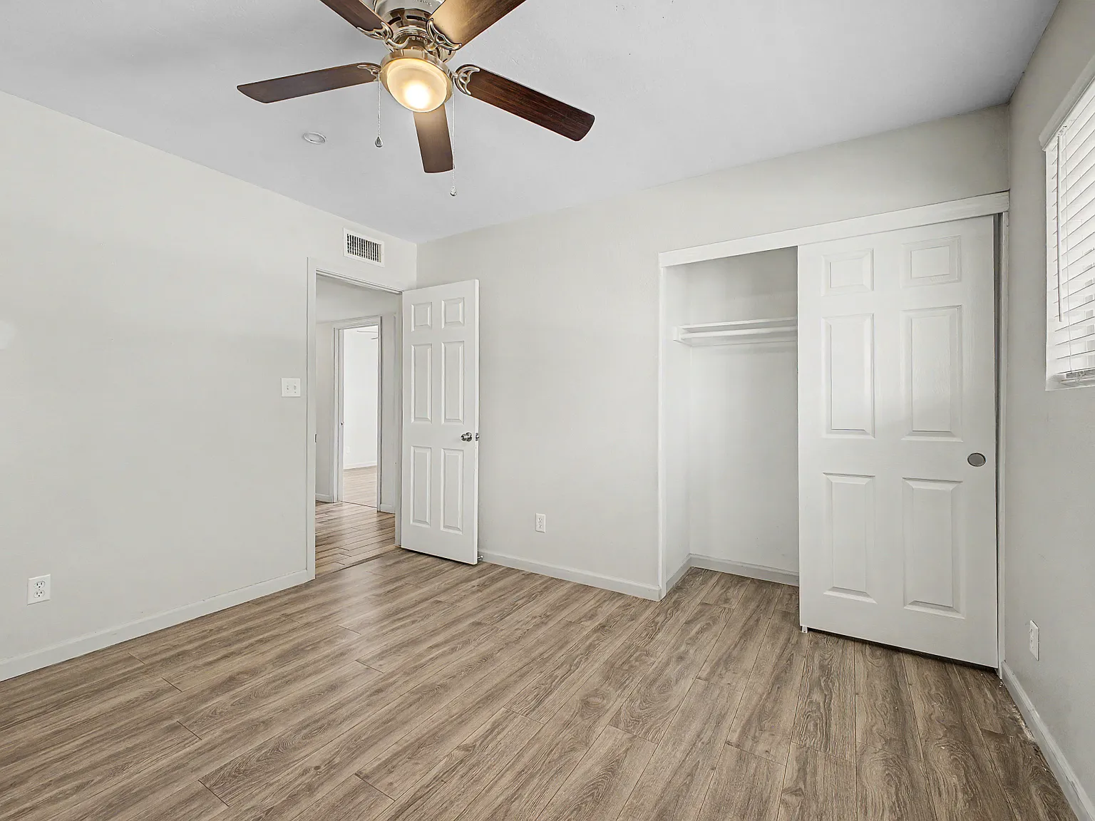 4 bed, 2155 sqft, $2,850 — Photo 4