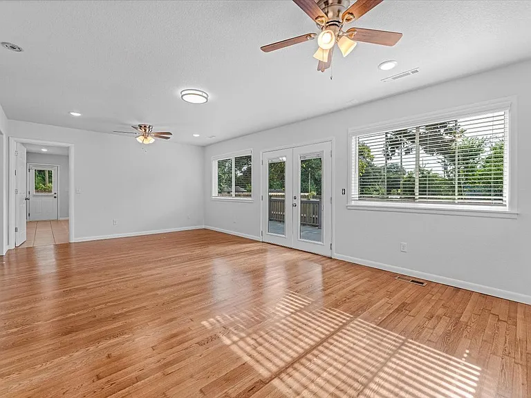 1666 Oakland Ave — Photo 21