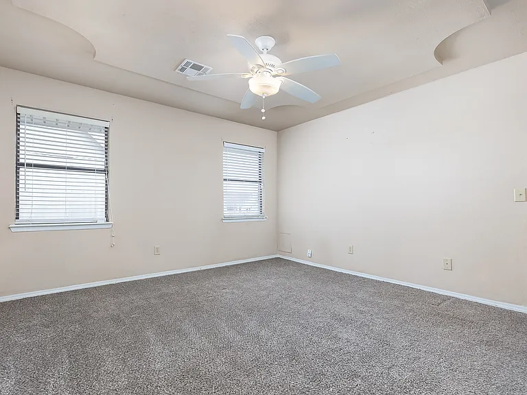 10304 Southridge Ter — Photo 8