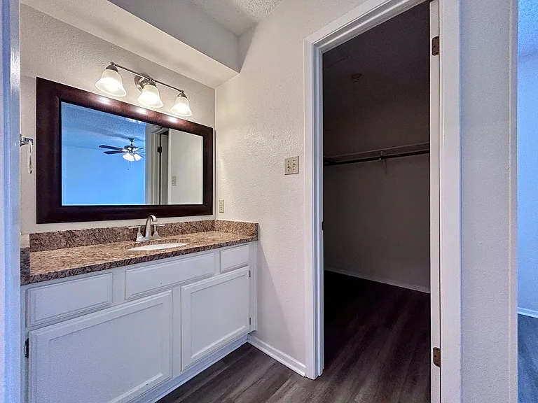 2103 Courtney St — Photo 12