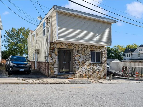 7 Prospect Hill Ave, West Warwick, RI 02893