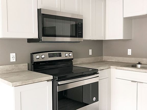 Ceramic Cooktop with Over the Range Microwave